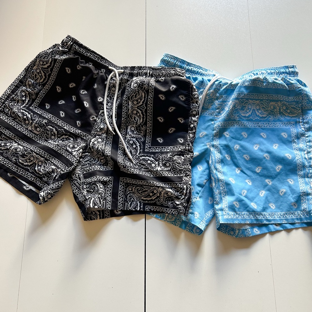 Stylish Black and Blue Bandana Print Men's Shorts
